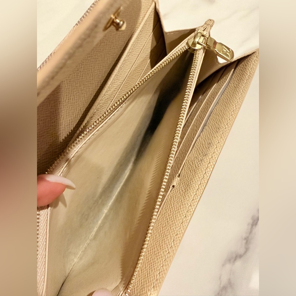 Louis Vuitton Damier Azur Sarah Wallet - Picture 15 of 16
